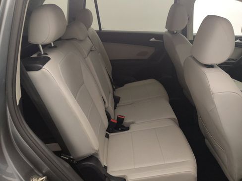 Used 2021 Volkswagen Tiguan SE image 19