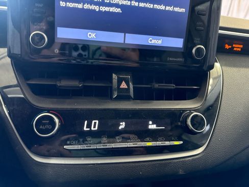 Used 2022 Toyota Corolla LE FWD image 25