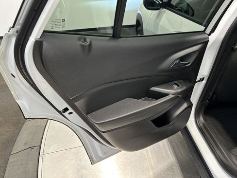 Used 2025 Chevrolet Trax LS image 24