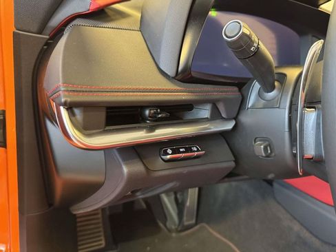 Used 2024 Chevrolet Corvette Z06 RWD image 9