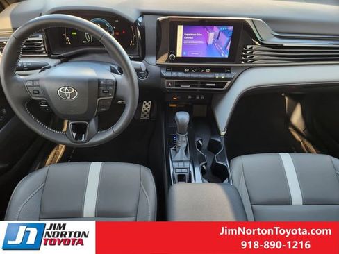 Used 2025 Toyota Camry SE image 28