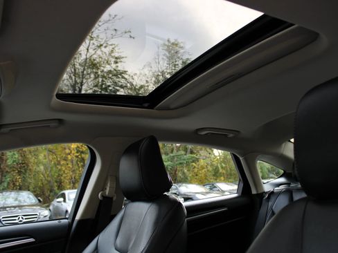 Used 2020 Ford Fusion Titanium image 26