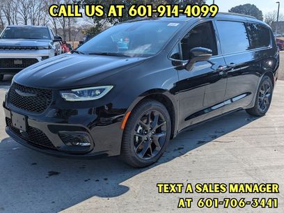 New 2026 Chrysler Pacifica Select