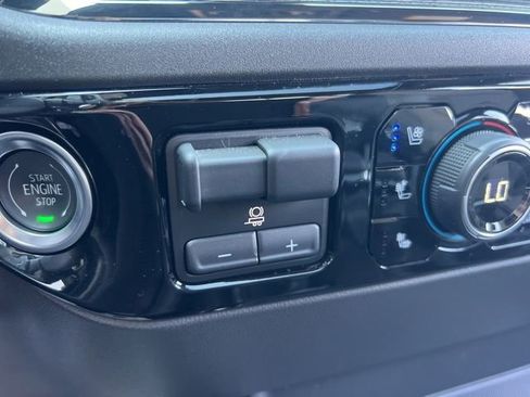 Used 2025 Chevrolet Silverado 1500 ZR2 w/ Technology Package image 19