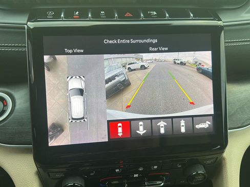 Used 2023 Jeep Grand Cherokee Limited w/ Luxury Tech Group II AWD/4WD image 11