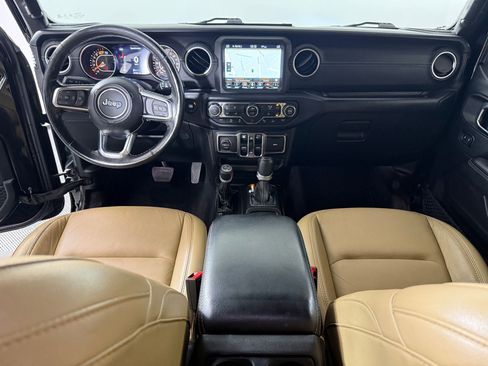 Used 2018 Jeep Wrangler Unlimited Sahara image 13