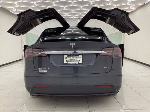 Used 2018 Tesla Model X 100D AWD/4WD image 18