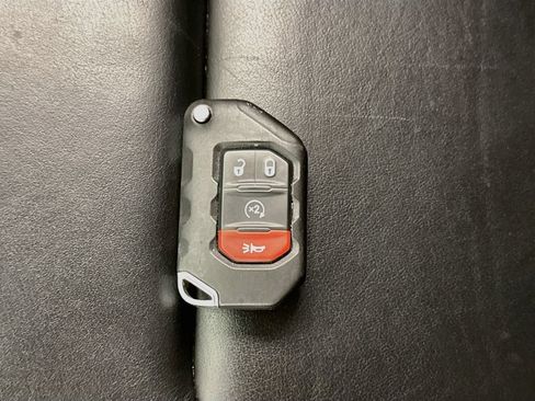 Used 2023 Jeep Wrangler Unlimited Sahara AWD/4WD image 29