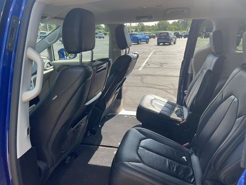 Used 2018 Chrysler Pacifica Touring-L Plus w/ Advanced Safetytec Group FWD image 15