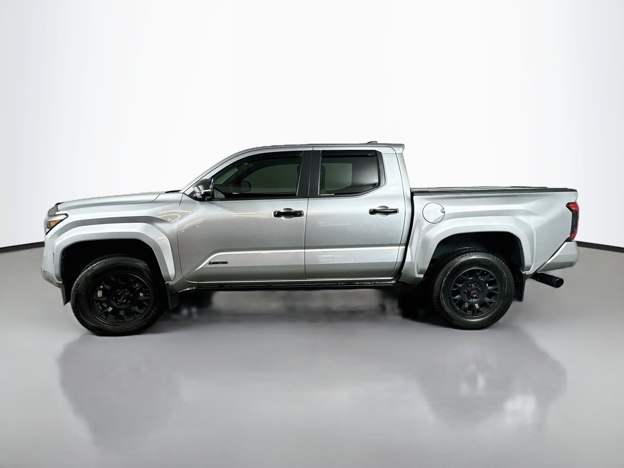Used 2024 Toyota Tacoma Limited w/ Limited Package (LT) AWD/4WD image 4