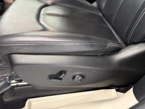 Used 2024 Chrysler Pacifica Limited FWD image 16