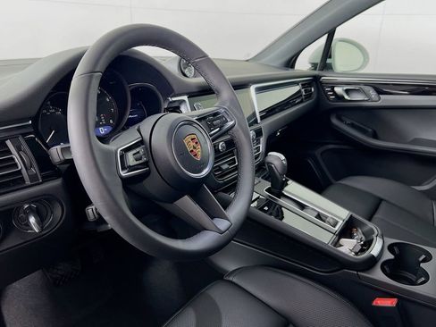 New 2026 Porsche Macan image 4