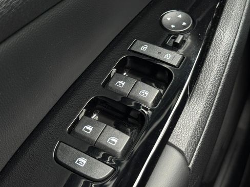 Used 2025 Kia Sportage EX FWD image 21