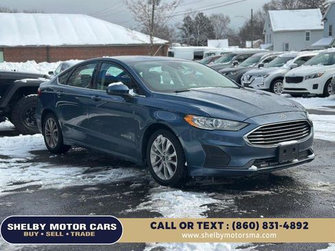 Used 2019 Ford Fusion SE image 3