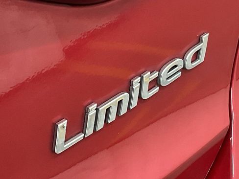 Used 2017 Hyundai Elantra Limited w/ Limited Tech Package 04 image 25