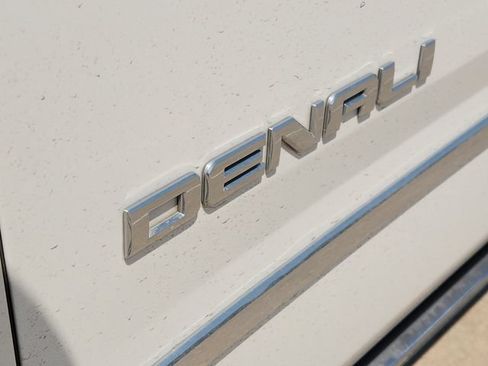 Used 2018 GMC Yukon Denali w/ Denali Ultimate Package AWD/4WD image 12