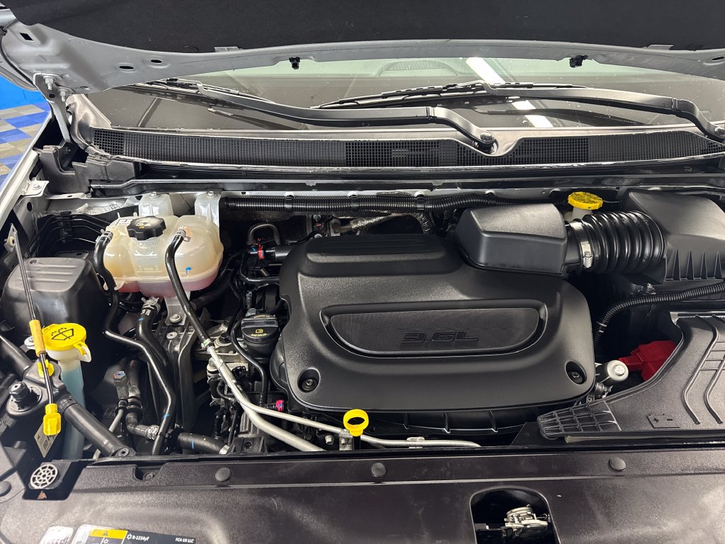 Used 2026 Chrysler Pacifica Limited FWD image 26
