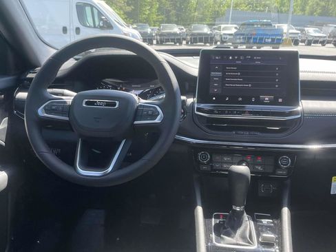 New 2026 Jeep Compass Latitude image 22