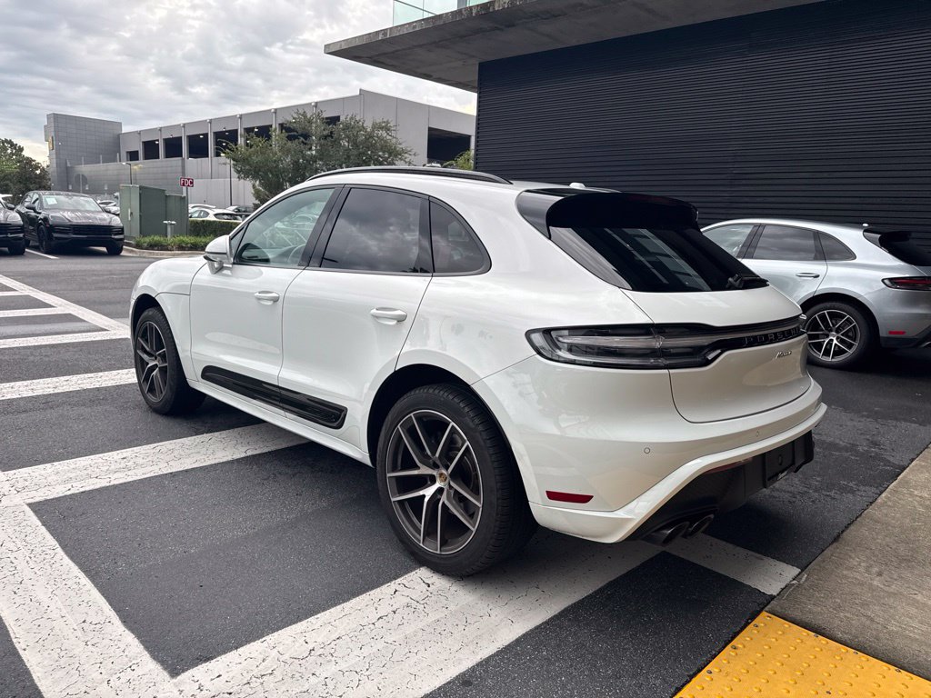 Certified 2024 Porsche Macan AWD/4WD image 3