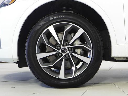 Used 2023 Audi Q5 2.0T Premium w/ Convenience Package image 5