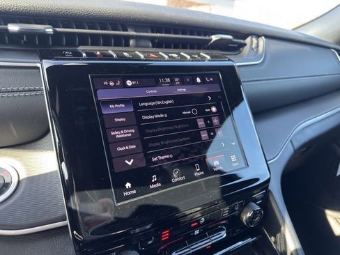 New 2025 Jeep Grand Cherokee Altitude image 20