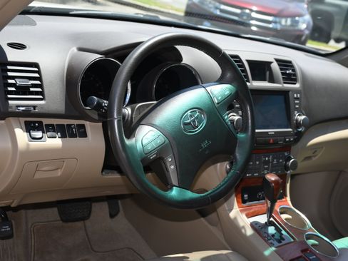Used 2010 Toyota Highlander Limited AWD/4WD image 9