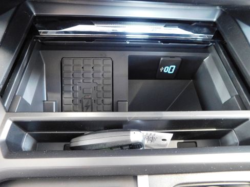 New 2026 Ford F250 Lariat w/ Chrome Package image 32