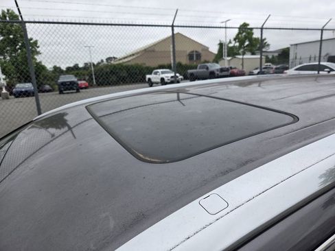 Used 2018 Toyota Highlander FWD V6 image 3