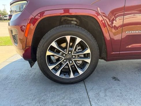 Used 2021 Jeep Grand Cherokee L Overland w/ Luxury Tech Group IV RWD image 4