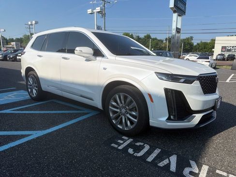 Used 2024 Cadillac XT6 Premium Luxury AWD/4WD image 2