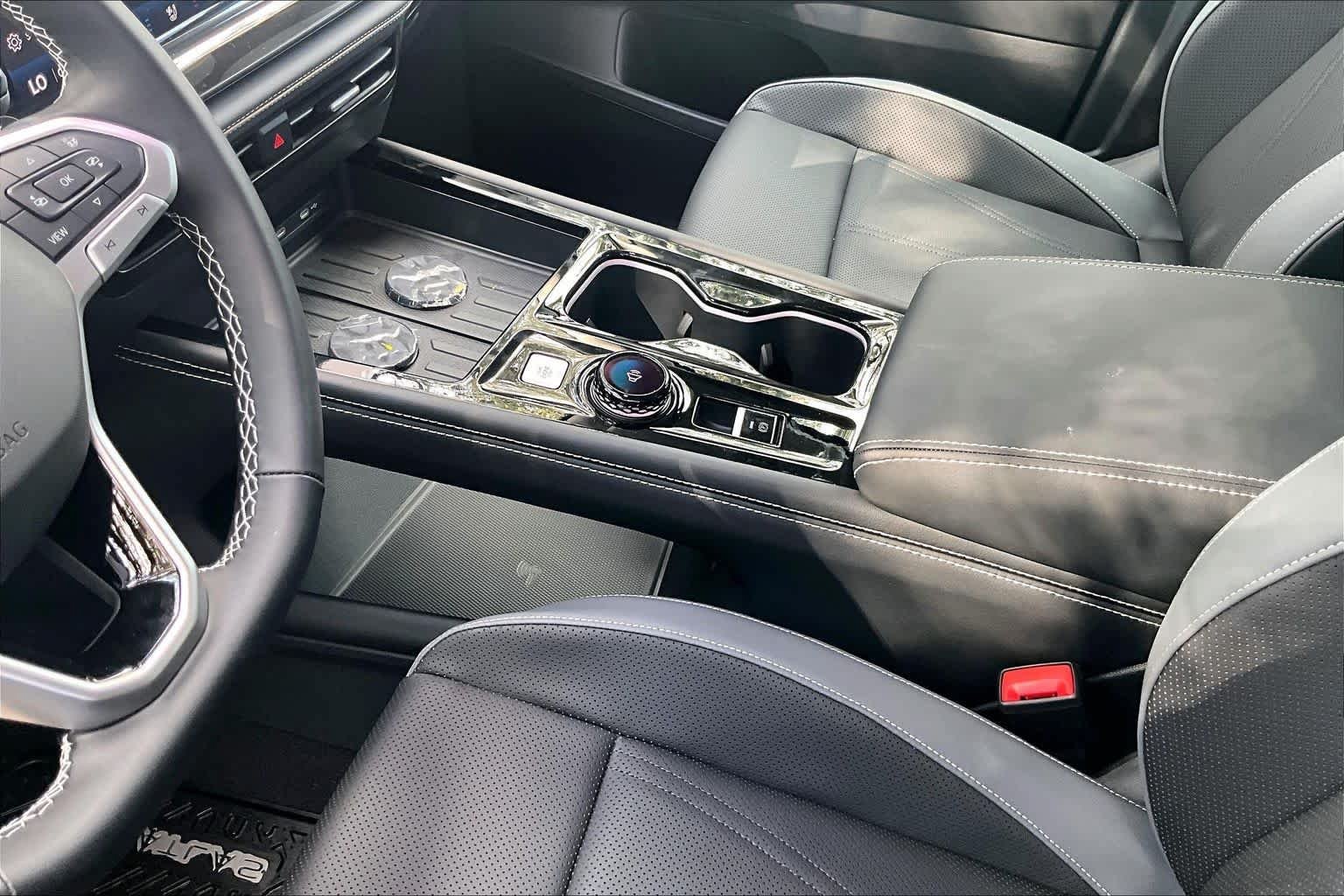 New 2027 Volkswagen Atlas SE FWD image 7