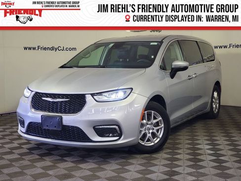 Used 2023 Chrysler Pacifica Touring-L FWD image 1