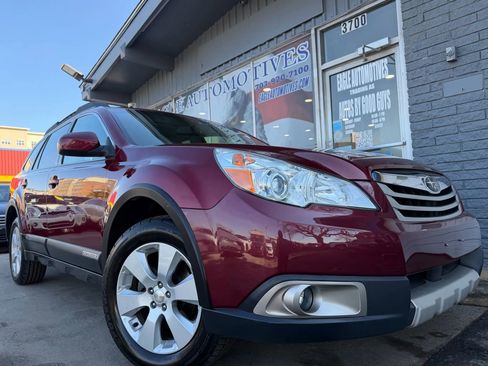 Used 2011 Subaru Outback 2.5i Limited image 1
