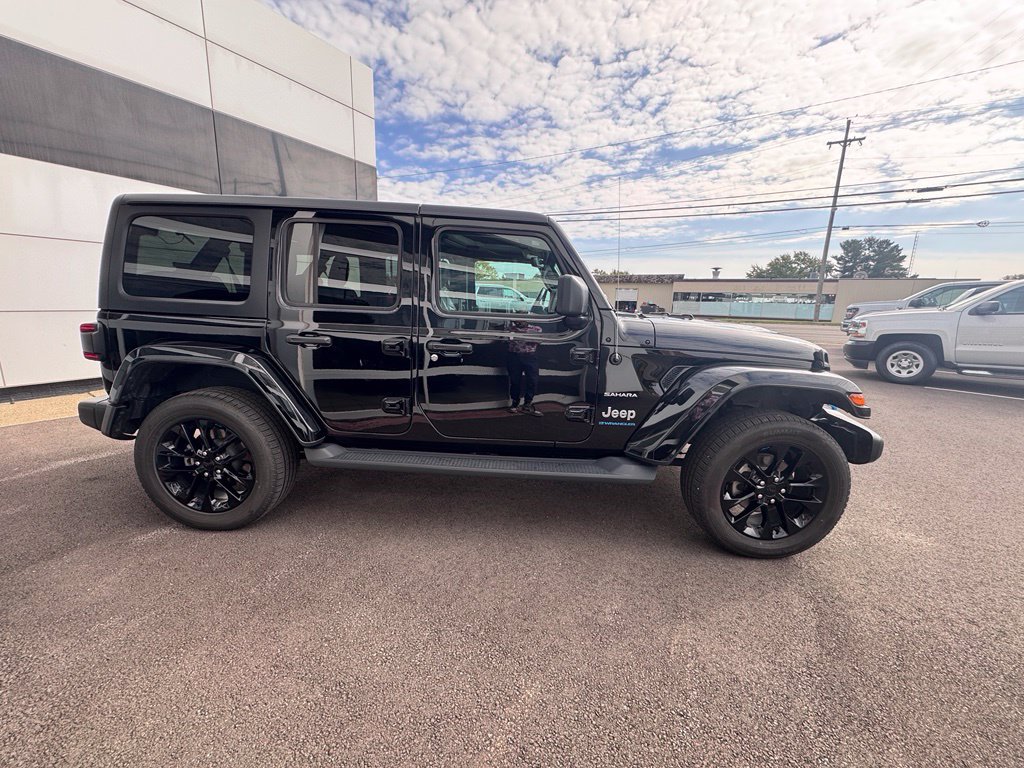 Used 2023 Jeep Wrangler Unlimited Sahara w/ Cold Weather Group AWD/4WD image 4