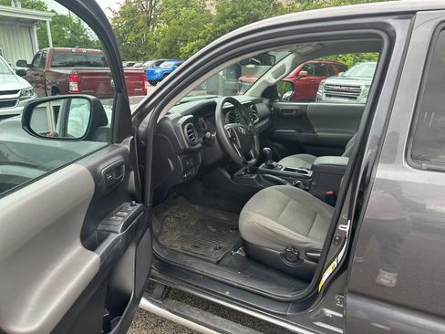 Used 2021 Toyota Tacoma SR AWD/4WD image 9