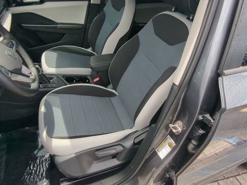 Certified 2025 Volkswagen Taos S FWD image 17