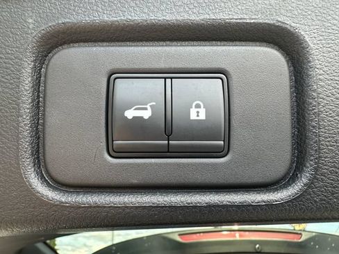 Used 2025 Nissan Pathfinder SV AWD/4WD image 27