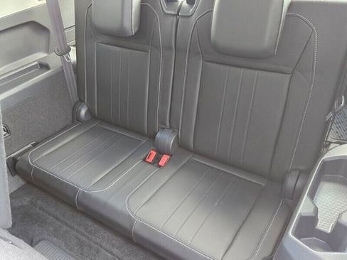Used 2023 Volkswagen Tiguan SE FWD image 11