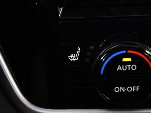 Certified 2024 Nissan Rogue Platinum FWD image 30