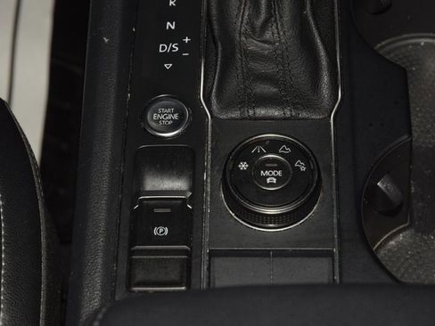 Used 2018 Volkswagen Atlas SE image 31