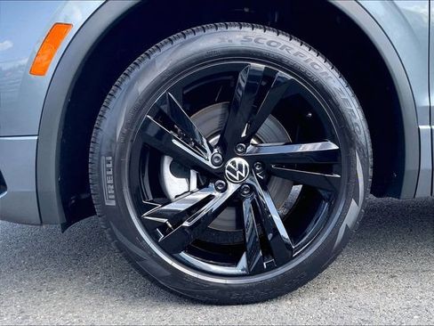 Used 2023 Volkswagen Tiguan SE R-Line AWD/4WD image 9