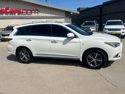 Used 2019 INFINITI QX60 Luxe w/ Essential Package AWD/4WD image 2