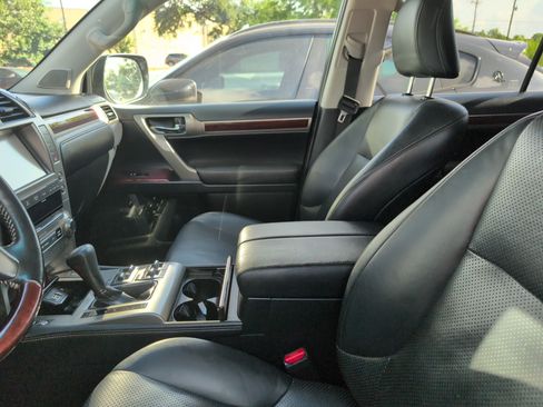 Used 2016 Lexus GX 460 Luxury w/ Preferred Accessory Package AWD/4WD image 7