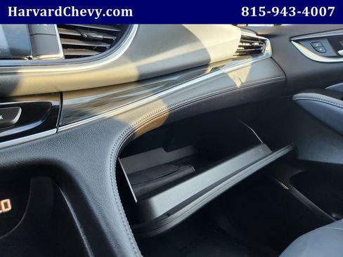 Used 2021 Buick Enclave Essence image 14