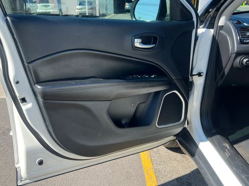 Used 2019 Jeep Compass Latitude FWD image 12