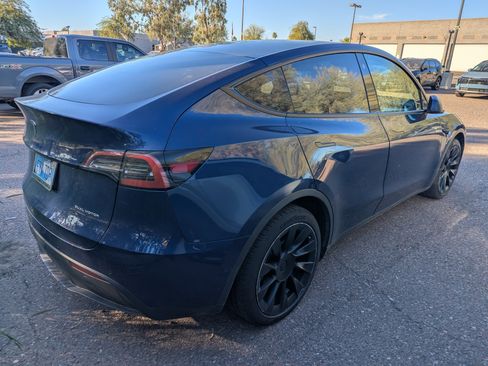 Used 2021 Tesla Model Y Long Range image 3