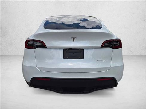 Used 2024 Tesla Model Y Long Range AWD/4WD image 4
