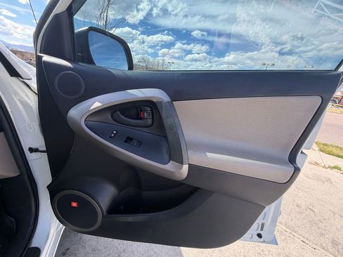 Used 2008 Toyota RAV4 Limited image 32