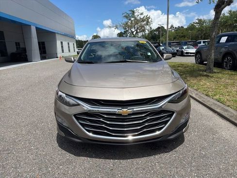 Used 2025 Chevrolet Malibu LT FWD image 2
