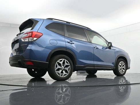Used 2021 Subaru Forester Premium AWD/4WD image 35
